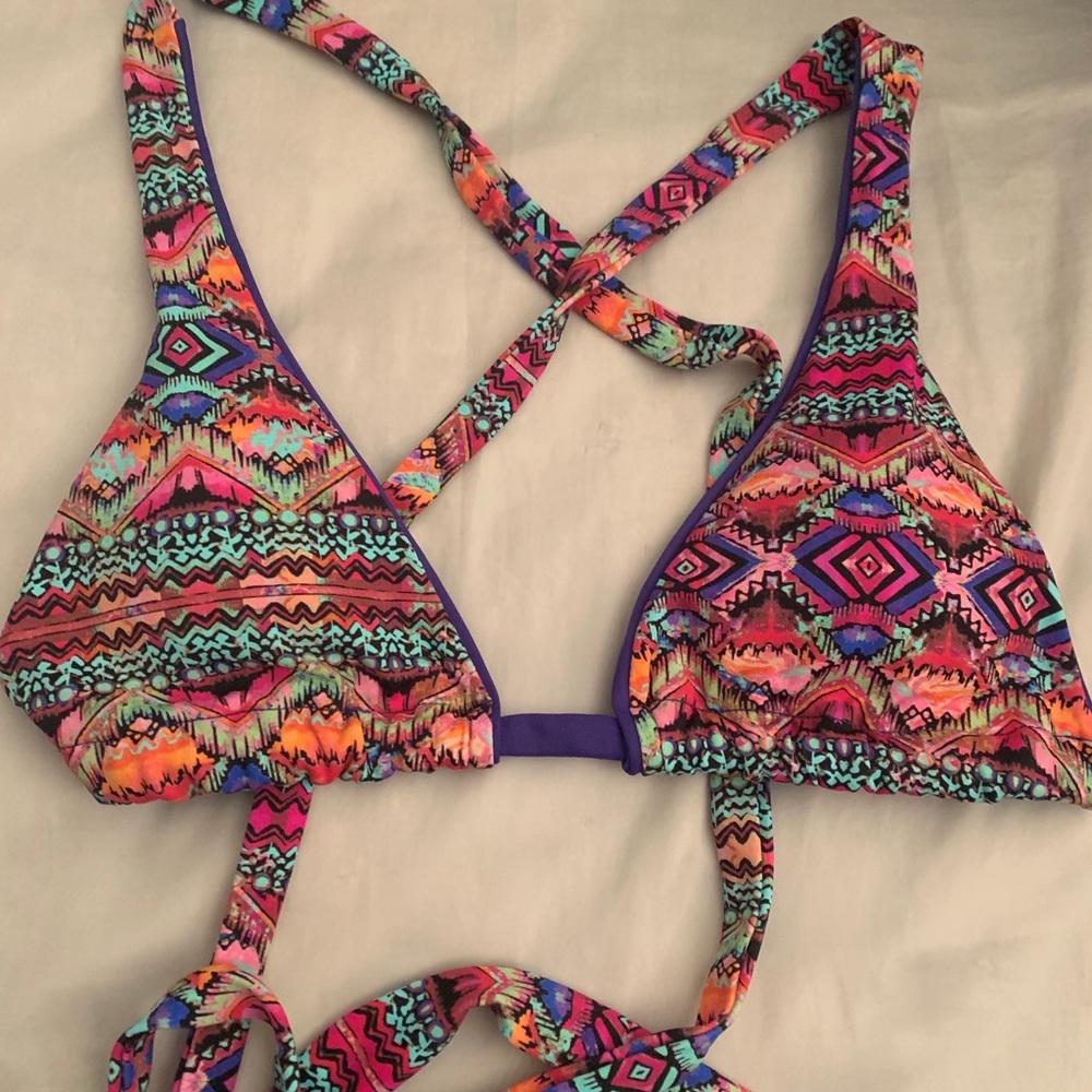 Adjustable strap bikini Top. Size M. Brand Malai.